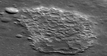 UN CRATERE DI PIU’ DI UN MILIARDO DI ANNI FA SULLA LUNA