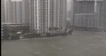 ECCO IL VIDEO DELL’URAGANO IRMA CHE ENTRA ALL’INTERNO DELLA CITTA’ DI MIAMI!