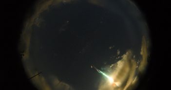 Palla di fuoco sopra i cieli dell’Australia (Foto e Video)