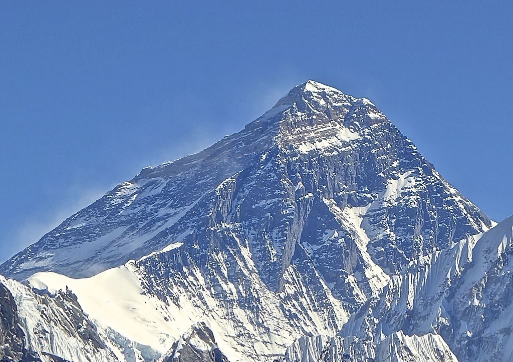 Questa immagine ha l'attributo alt vuoto; il nome del file è 1024px-Mt._Everest_from_Gokyo_Ri_November_5_2012_Cropped-1024x723.jpg