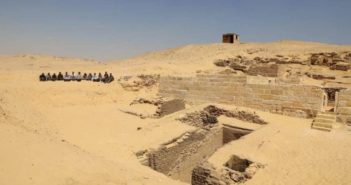 Trovati splendidi sarcofagi egiziani in un cimitero di 4.500 anni fa