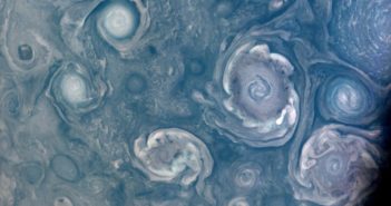 Gli ipnotici vortici di Giove visti dalla sonda Juno