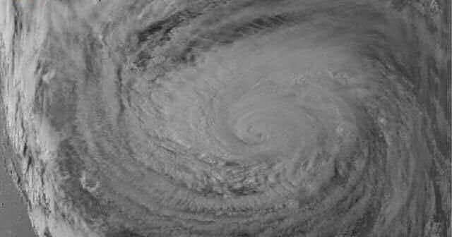 Tifone Tip, 12 ottobre 1979: il ciclone più intenso mai registrato con 870 hPa di pressione minima